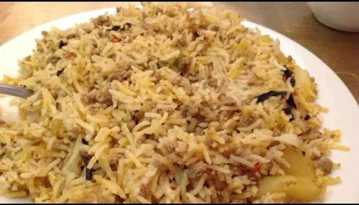 Delicioso arroz basmati con carne picada