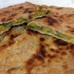 Receta de Empanada rellenas con guiso de patatas Aloo Paratha - Delicioso plato pakistaní