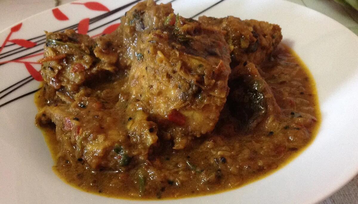 Guiso de pescado con especias estilo pakistan