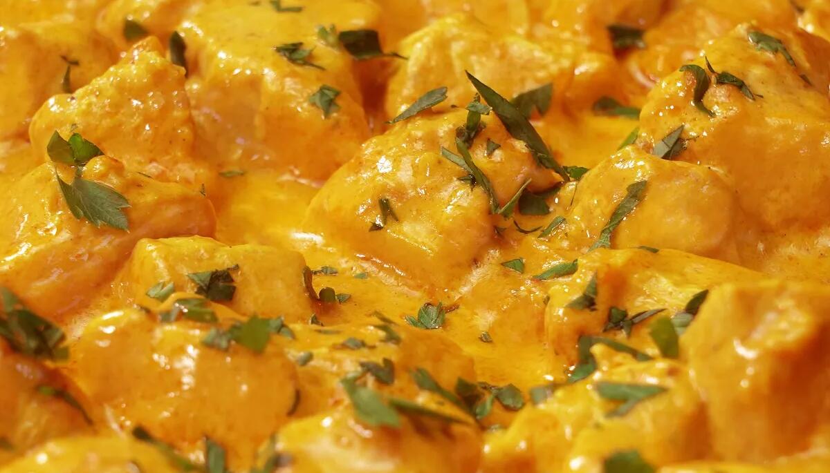 Pollo al curry con nata